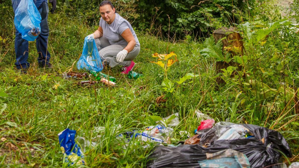 cleaning garden to avoid skunks